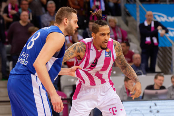 与俱乐部的 与俱乐部的