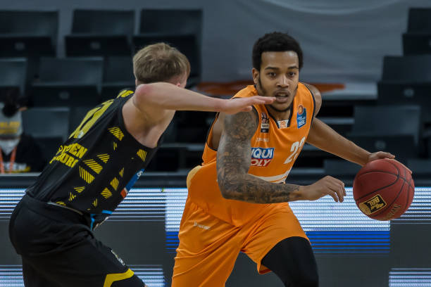 价值超过 价值超过